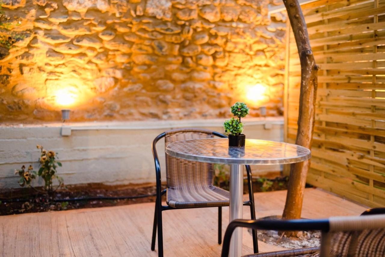 Uncover Kalamata'S Hidden Gem - Cosy City Nest Εξωτερικό φωτογραφία